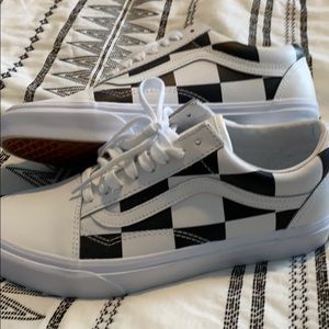 Men’s 7.5 VANS shoes